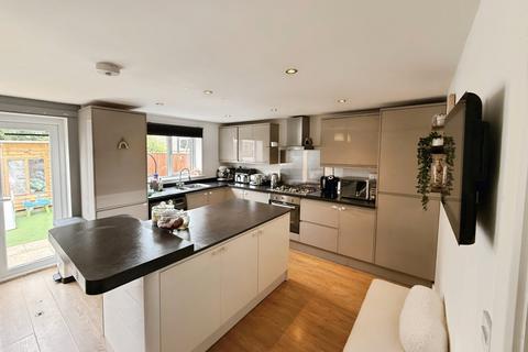 5 bedroom semi-detached house for sale, York Road, West Yorkshire WF12