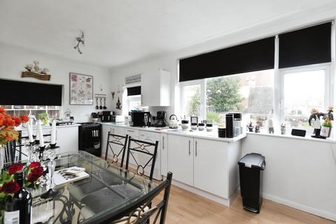 3 bedroom semi-detached house for sale, Elphinstone Road, East Sussex TN34