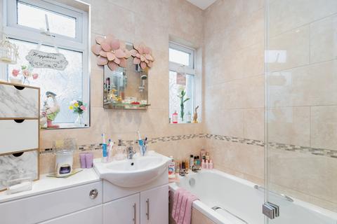 3 bedroom semi-detached house for sale, Elphinstone Road, East Sussex TN34