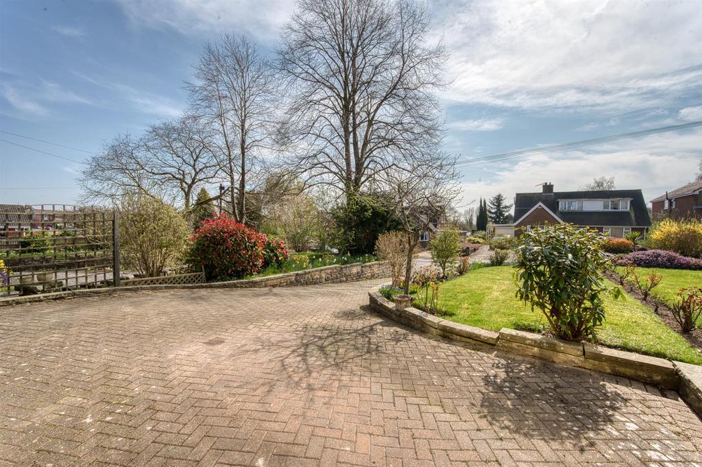 Driveway and front lawn.jpg
