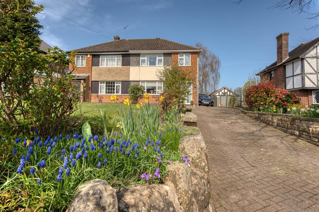 Driveway and front of the home.jpg