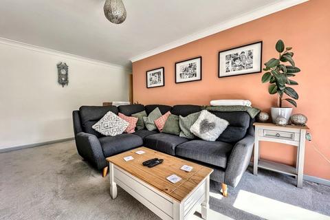 25 Stuart Way, Bridport, DT6 4AU