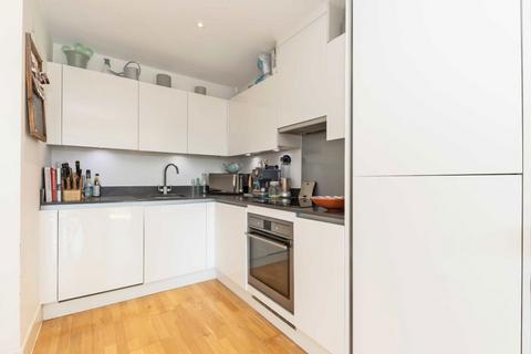 1 bedroom flat to rent, Streatham High Road, London SW16