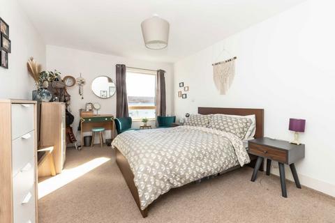 1 bedroom flat to rent, Streatham High Road, London SW16