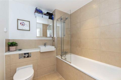 1 bedroom flat to rent, Streatham High Road, London SW16
