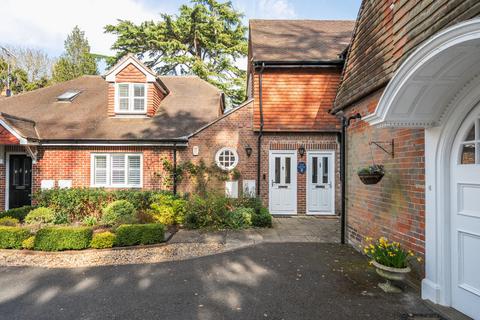 2 bedroom flat for sale, Burnhams Road, Little Bookham, KT23