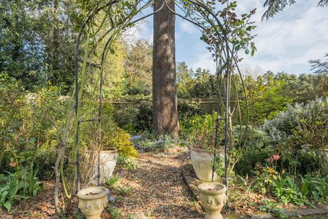 2, Heathside Burnhams Road, Bookham, Leatherhead, KT23 3AX