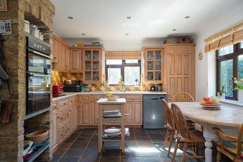 4 bedroom detached house for sale, Pilgrims Lane, Chilham