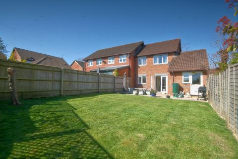 28 Fairfax Gate, Holton, Oxford, OX33 1QE