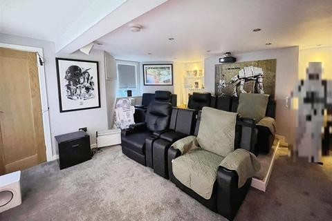 4 Leeds Road, Eccleshill, Bradford, BD2 3BD