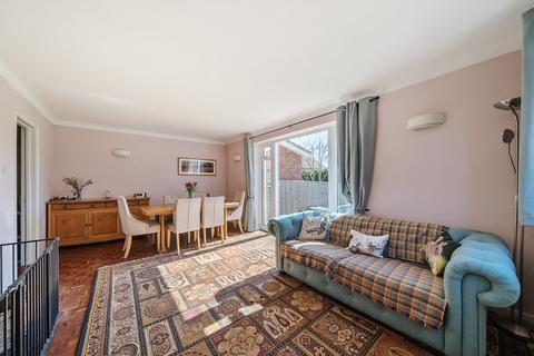 9 Dorian Grove, Alresford, SO24 9QR