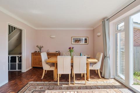 9 Dorian Grove, Alresford, SO24 9QR