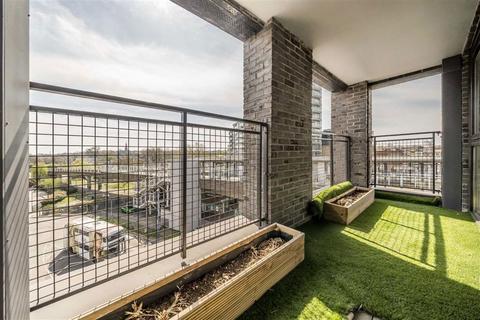 2 bedroom flat to rent, Deptford Bridge, London SE8