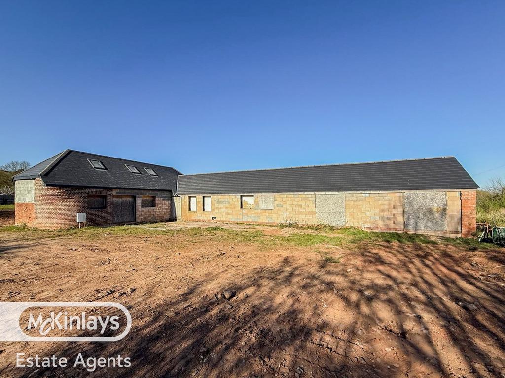 4 Bedroom Barn Conversion, potential 3 car Garage