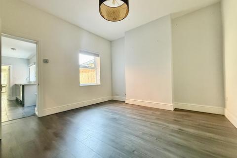 48 Derby Road, Gloucester, GL1 4AE