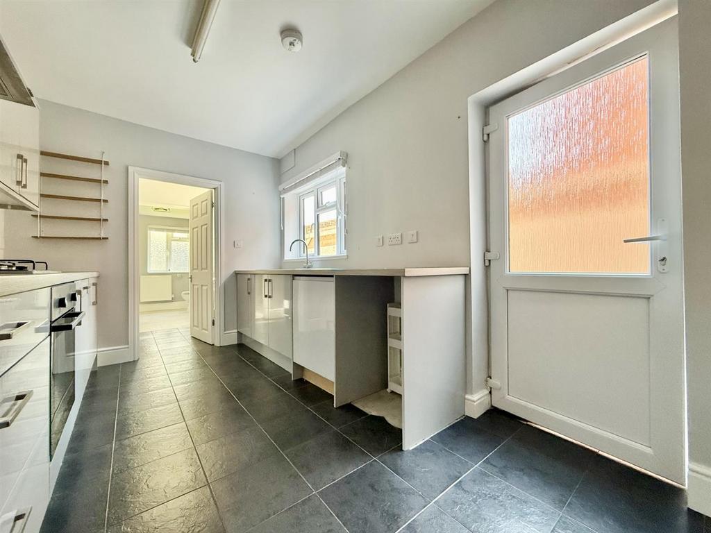 Kitchen2.jpg