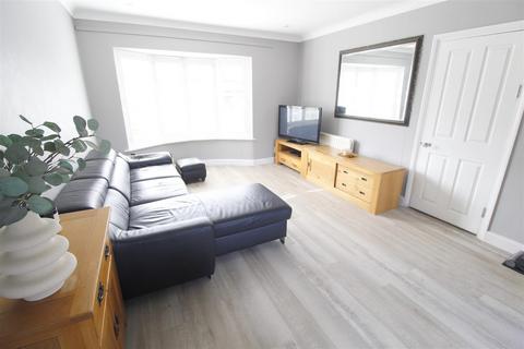 137 High Road, Byfleet, West Byfleet, KT14 7RJ