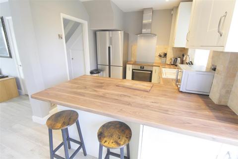 137 High Road, Byfleet, West Byfleet, KT14 7RJ