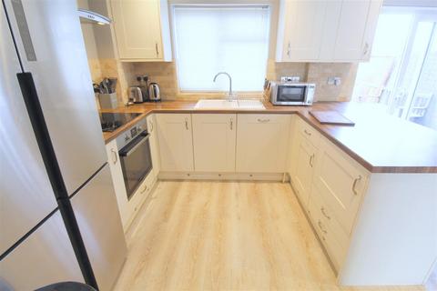 137 High Road, Byfleet, West Byfleet, KT14 7RJ