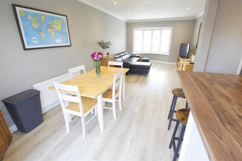 137 High Road, Byfleet, West Byfleet, KT14 7RJ