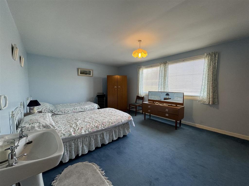 Bedroom 1.2.jpg