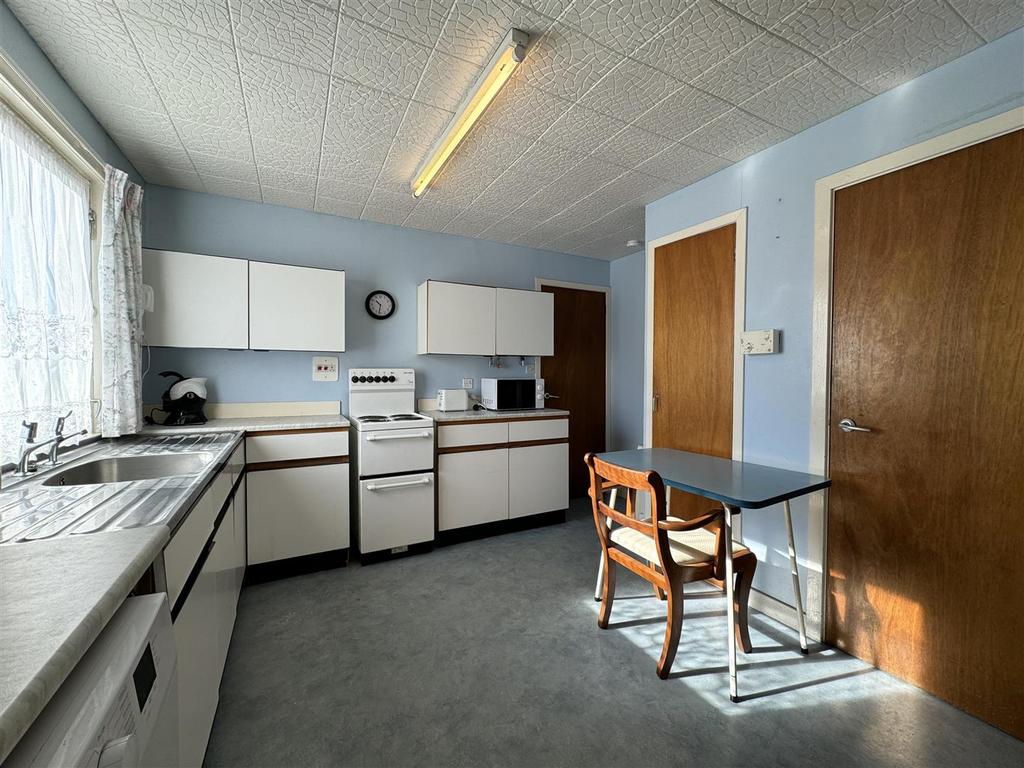 Kitchen (2).jpg