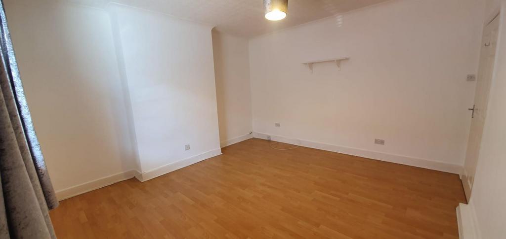 Master bedroom 2.jpg