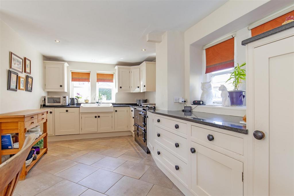 Kitchen-4.jpg