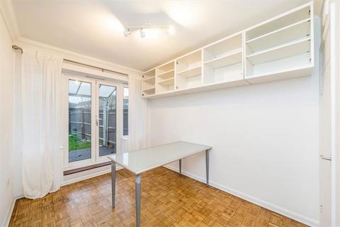 2 bedroom maisonette for sale, Burnt Ash Road, London SE12