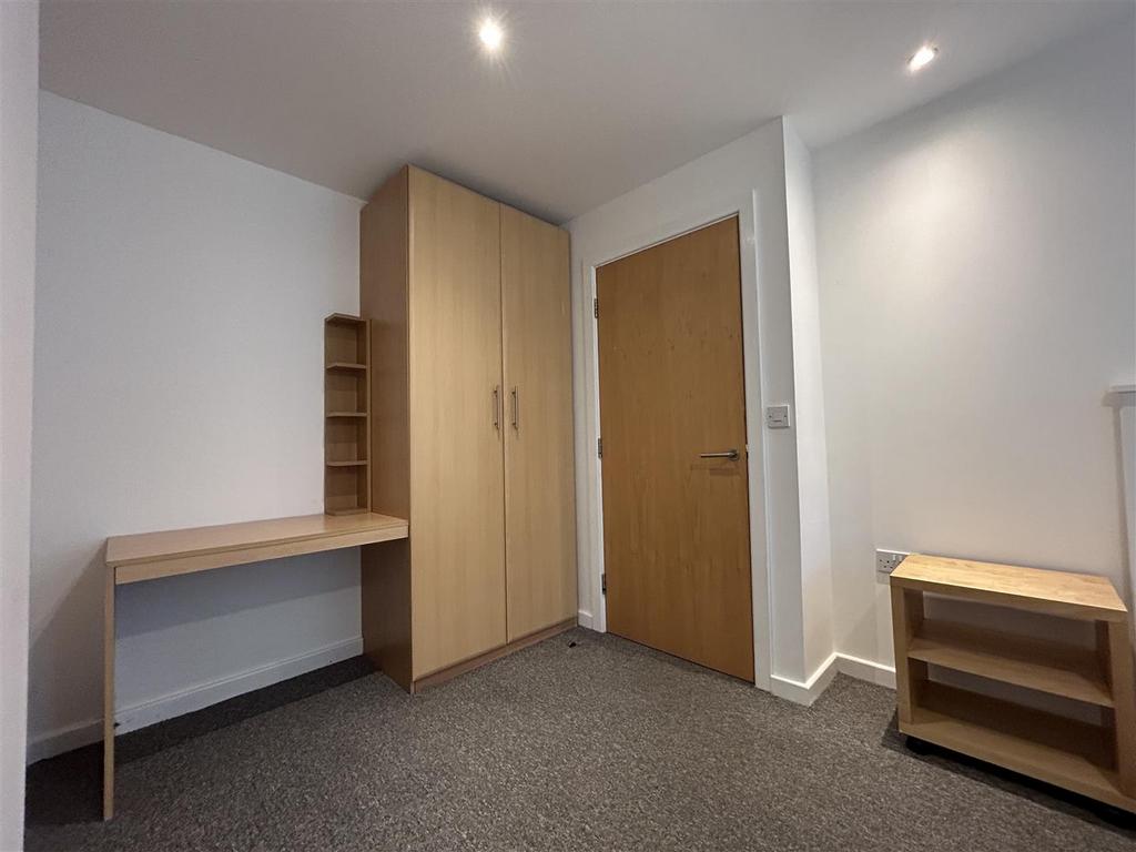 1st Bedroom (2).jpeg