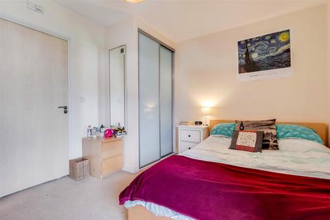 2 bedroom flat for sale, Victoria Road, London