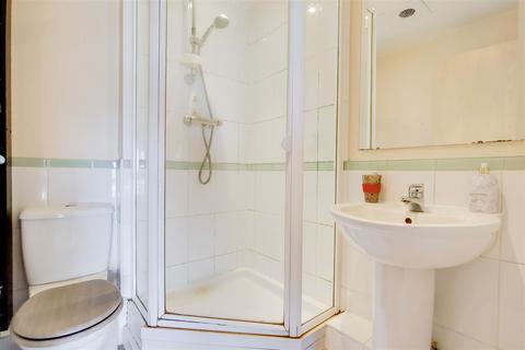 2 bedroom flat for sale, Victoria Road, London