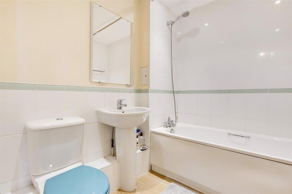 7 Bathroom-0.jpg