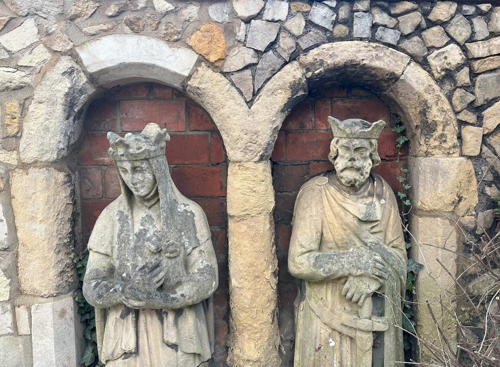Statues T202504011103.jpg