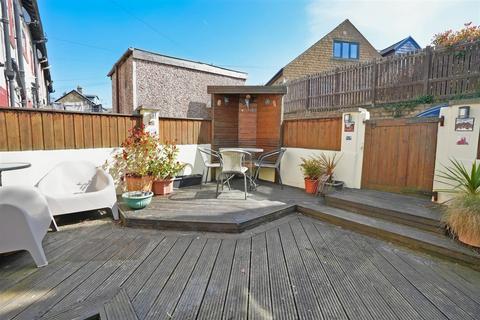 3 bedroom end of terrace house for sale, Stainland Road, Greetland, Halifax