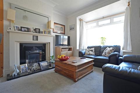 3 bedroom end of terrace house for sale, Stainland Road, Greetland, Halifax