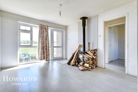42 Alandale Drive, Kessingland, Lowestoft, NR33 7SD