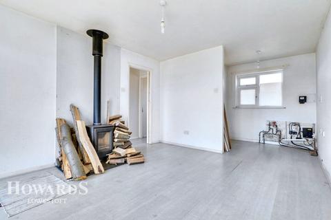 42 Alandale Drive, Kessingland, Lowestoft, NR33 7SD
