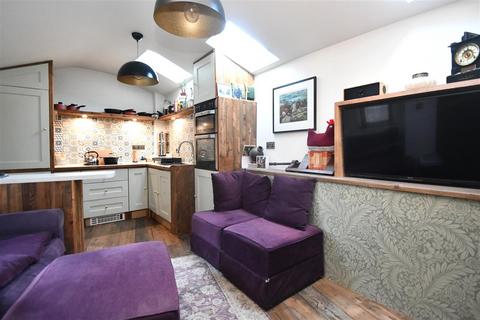 1a Blights Row, Redruth, TR15 1JL