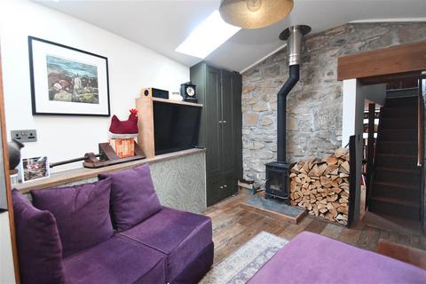 1a Blights Row, Redruth, TR15 1JL