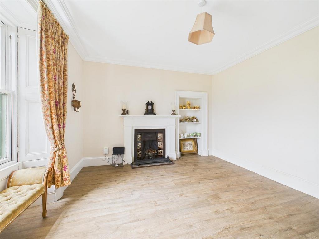 Sitting room/bedroom 5