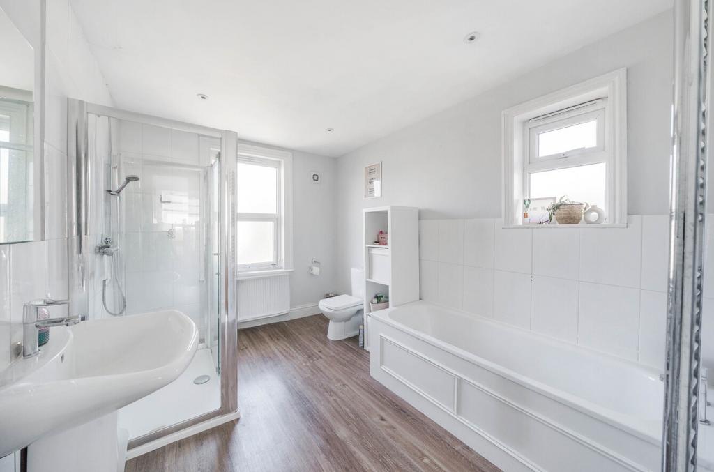 Bath/Shower Room