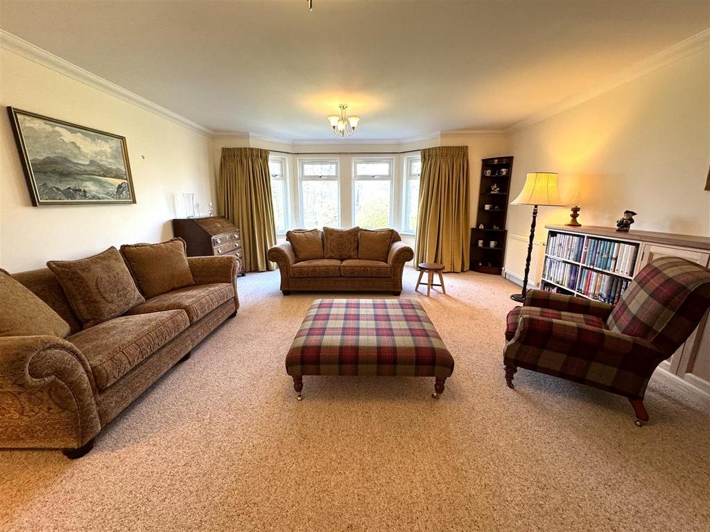 Lounge 1 use.jpg