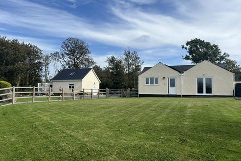 undefined, Tal Ponciau, Dwyran, Anglesey, LL61