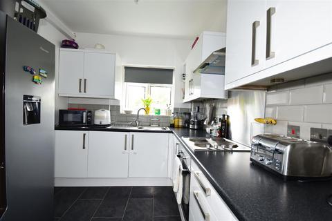 9, Rectory Court Goldings Hill, Loughton, IG10 1LN