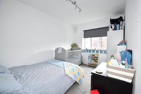 9, Rectory Court Goldings Hill, Loughton, IG10 1LN
