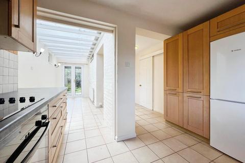 5 Wrights Close, Tenterden, TN30 6QN