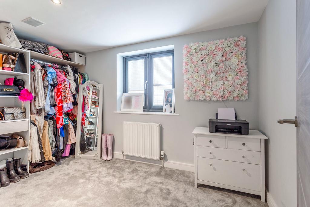 Bed 6/dressing room b