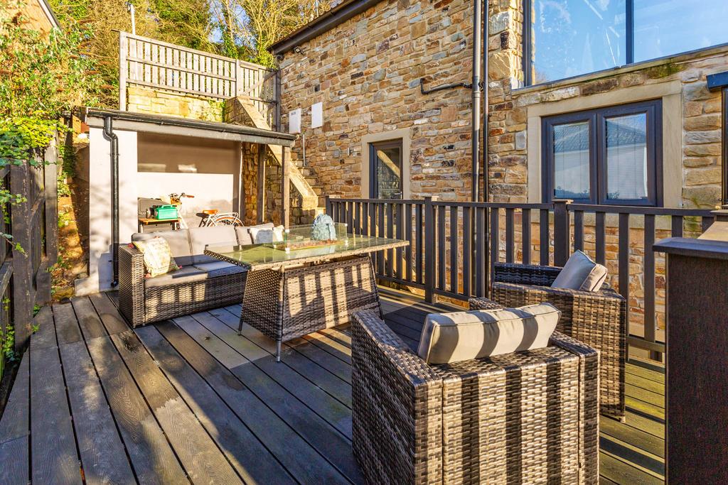 Decking b