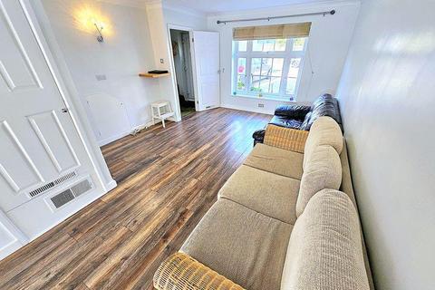 3 bedroom end of terrace house to rent, Bassett Way, Greenford
